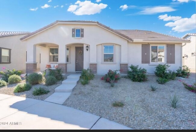Fully Furnished 3 month lease negotiable. Complete photos will be added shortly.