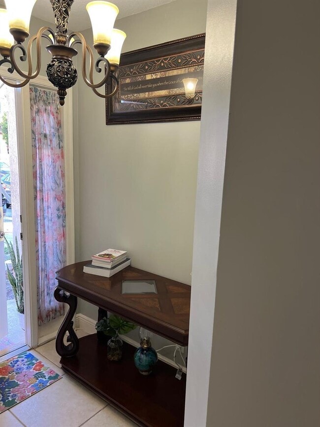 Photo - 1602 Lakeview Dr W