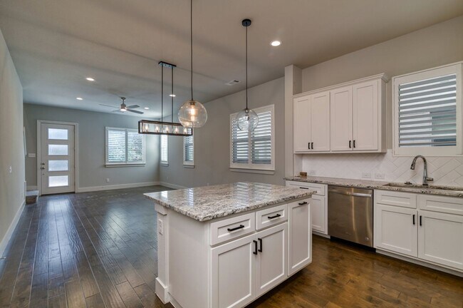 Photo - GORGEOUS 3 BEDROOM TOWNHOUSE LOCATED IN FORT WORTH!