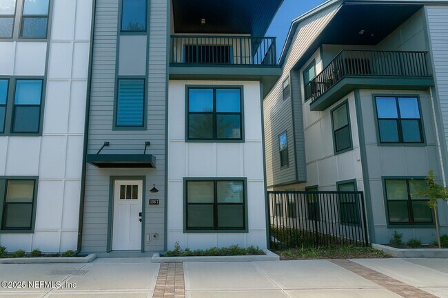 Building Photo - 1063 Farwell St