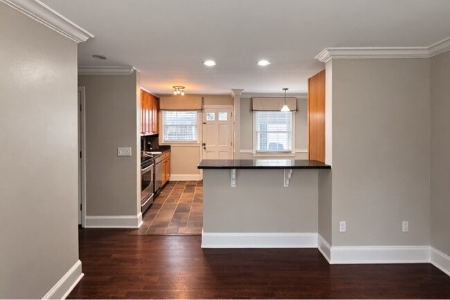 Photo - 1976 Lynnwood Dr