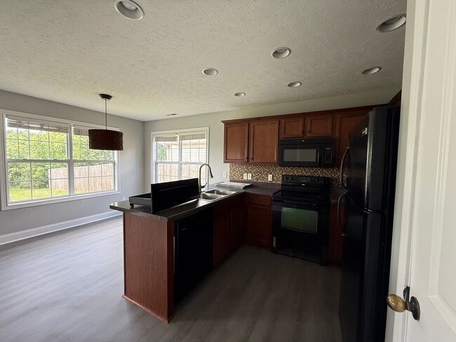 Photo - Spacious 3 bedroom, 2 bath house near GM, Magna, and Industrial Park.