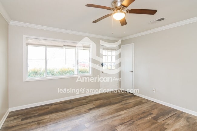 Photo - 4218 Barr St