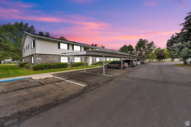 Building Photo - 65 E 600 S