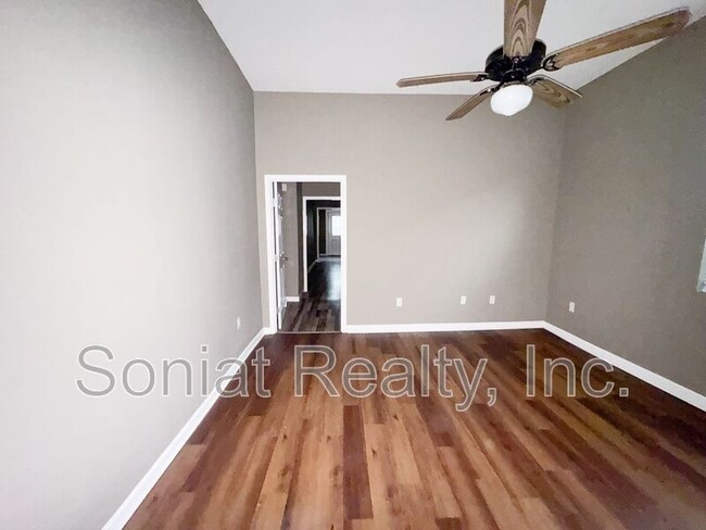 Photo - 2433 St Anthony St