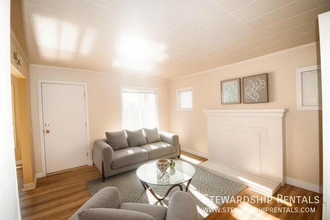 Photo - 1376 W 6th Ave Unit A