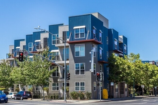 Building Photo - EPIC REA:  2BR/2B Beautiful Condo w/ 2 Parking Spaces in the Heart of Emeryville