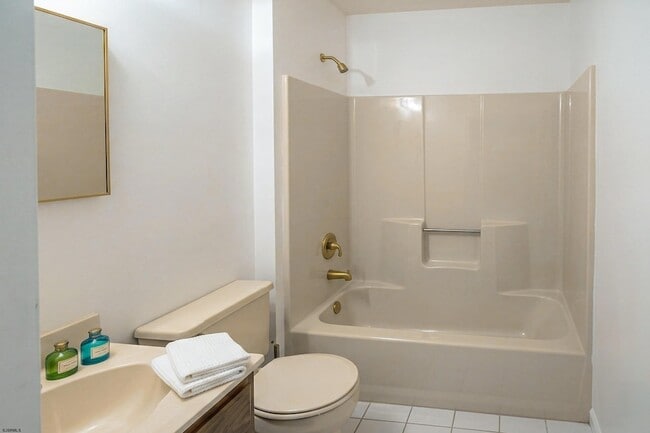 Photo - 1 Broadmoor Dr