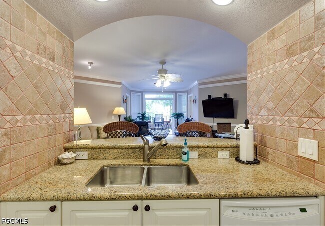 2825 Palm Beach Blvd Unidad 308