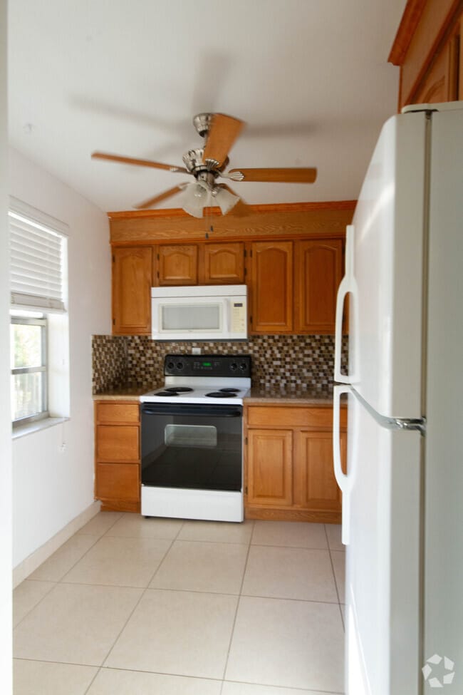 Building Photo - 3000 NW 48th Ter Unit 322 Rental