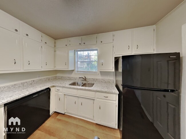 Photo - 713 Kingman Rd
