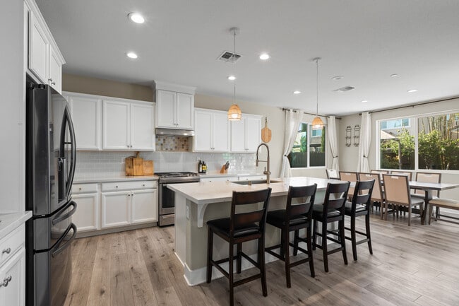 Building Photo - 978 Day Lily Dr