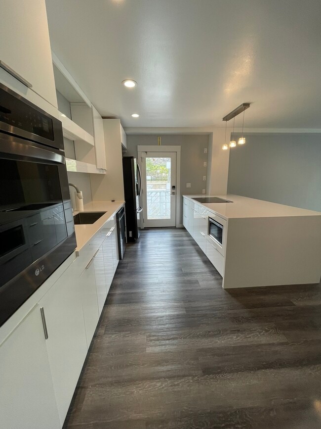 Photo - 6153 Kalaniana?ole Hwy