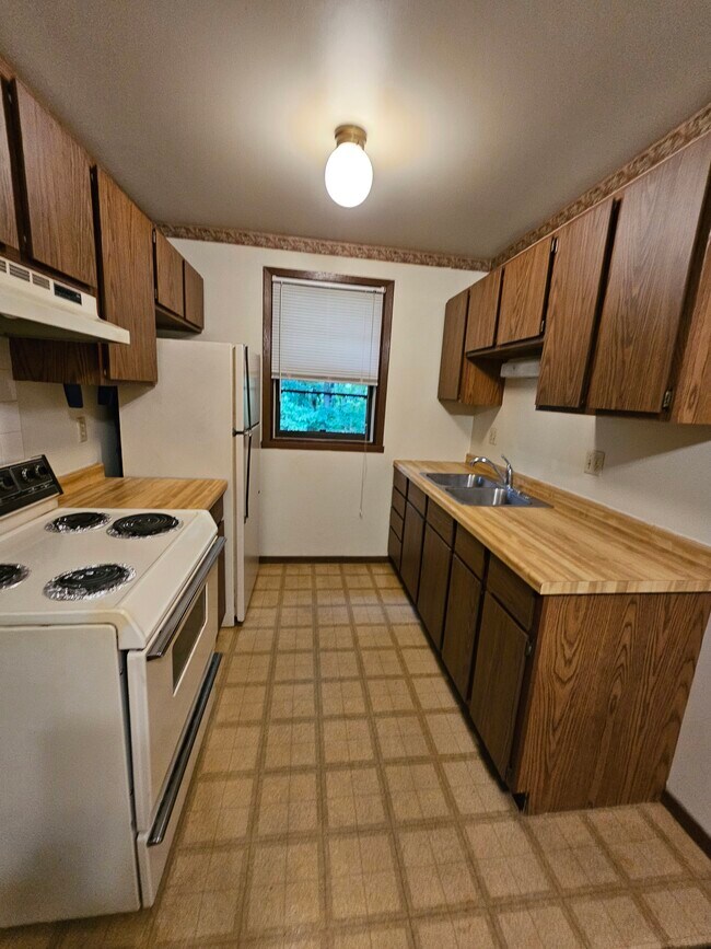 800 Whiting Ave Apartments Stevens Point, WI