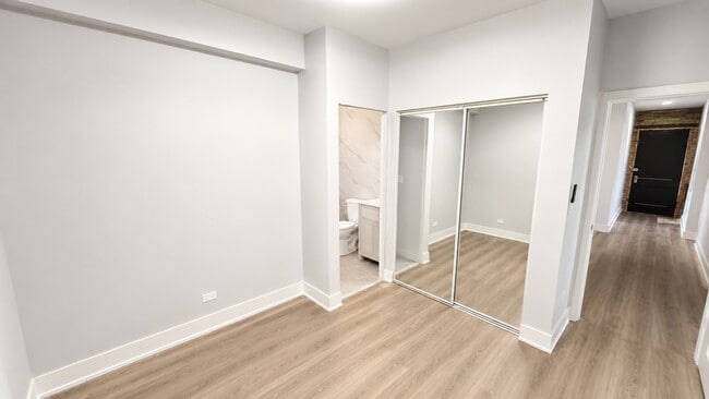 Photo - 4830 W Belle Plaine Ave Unit 1