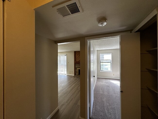 Photo - Charming condo in the Chestnut Community!

Available Now! Unidad 4-3