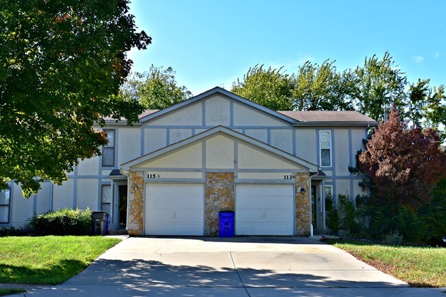 Photo - 111-117 N Saxony Dr