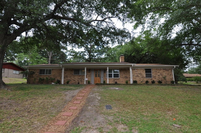 Building Photo - Coming Soon! 3 bedroom in the heart of Sou... Rental