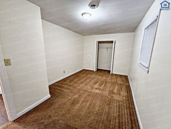 Photo - 702 Couch St