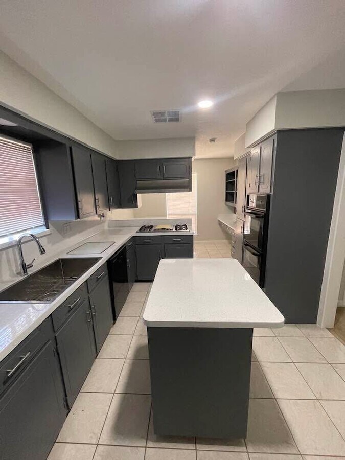 Photo - 11002 Segrest Dr