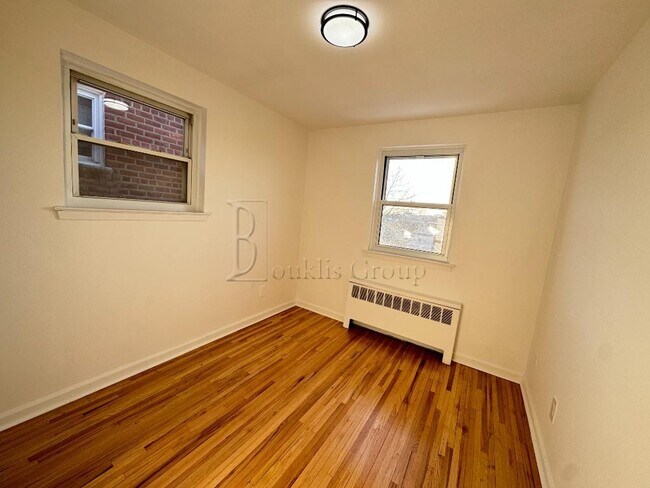 ** RENOVATED ** 4 BED ** 1 BATH ** PRIME LOCATION **