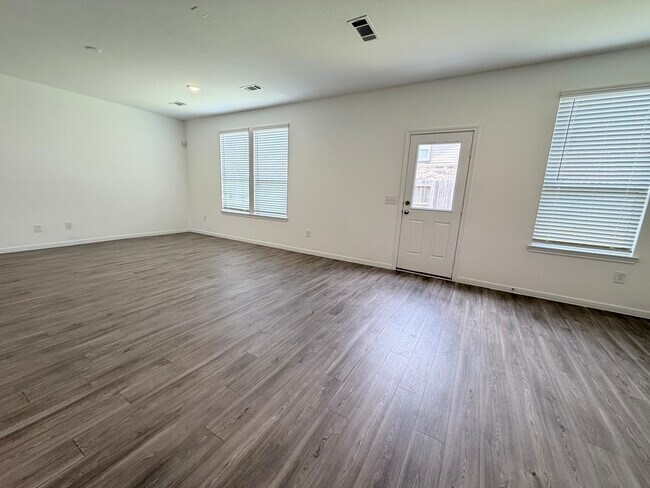 Photo - 1020 Laguna Cv Dr