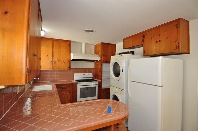 Photo - All appliances included! Great Location!