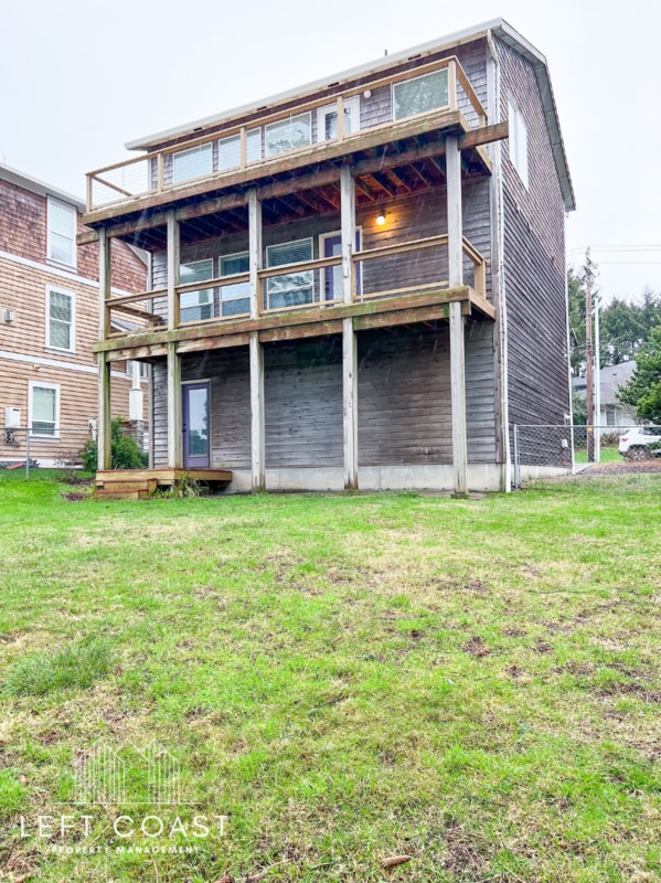 Photo - 391 SE Jetty Ave