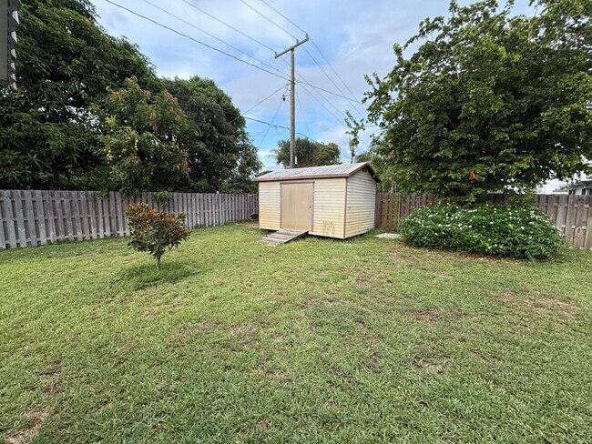 817 Elm Rd