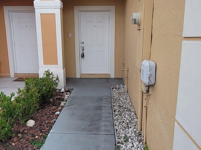 Photo - 570 Princess Dr