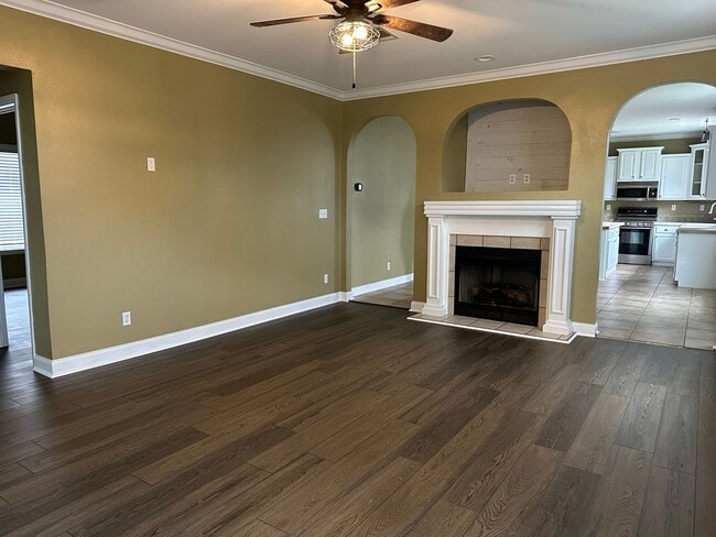 Photo - Charming and spacious home for rent in Lee...