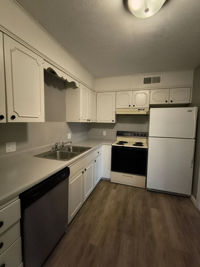 Photo - HUGE 2 Bedroom and Bathroom Apartment in East CB! Unit C4