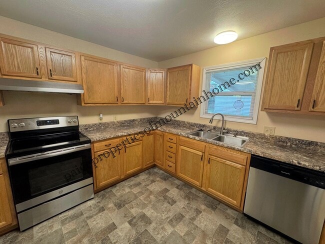 Photo - 204 Dyer St
