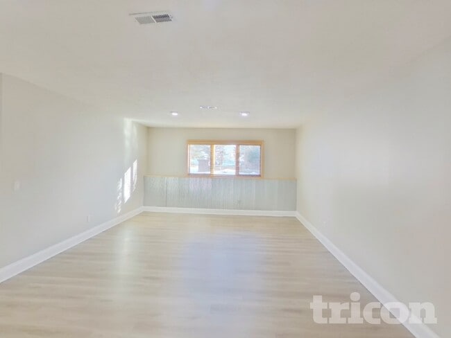 Photo - 606 Lincoln Dr NE