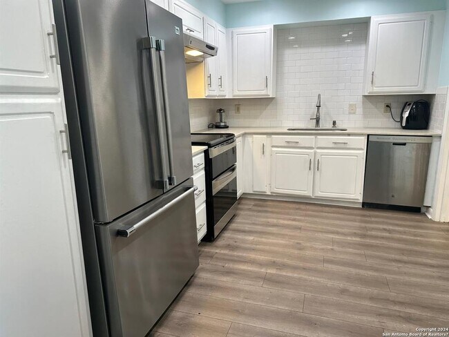 Photo - 7887 Broadway-