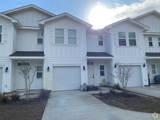 Building Photo - 7652 Shadow Lake Dr Unit Hathaway Townhomes