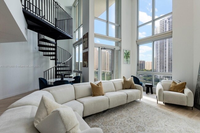 Building Photo - 300 S Biscayne Blvd Unit L-1014 Rental