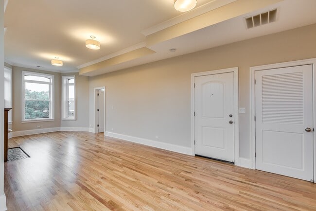 2441 W Cortland St Unit 1