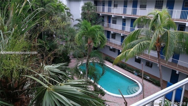 Building Photo - 1407 NE 56th St Unit 403