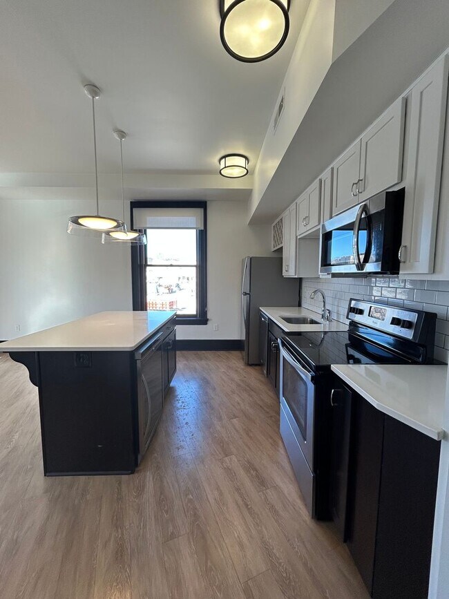 Photo - Luxury Downtown Living | Spacious 1-Bedroom 1-Bathroom Loft Unidad #204