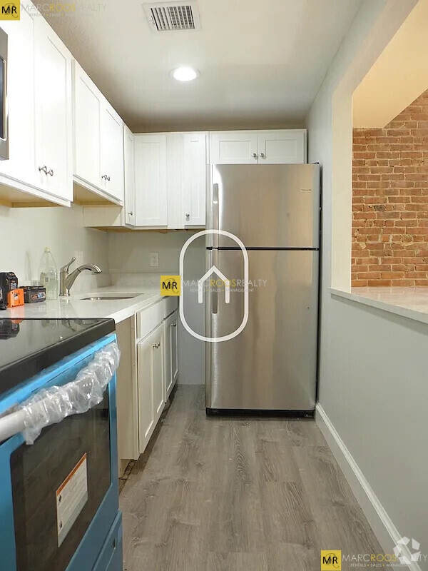 Building Photo - 39 E Springfield St Rental