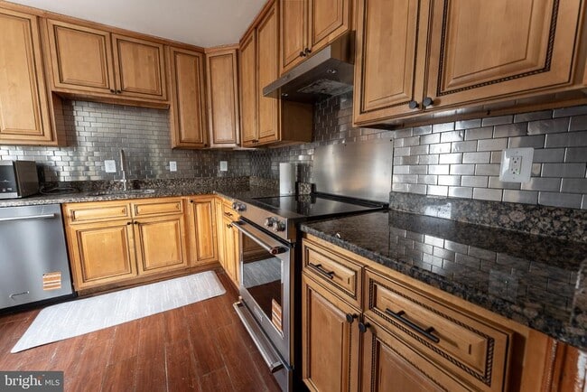 Photo - 7426 Rhondda Dr