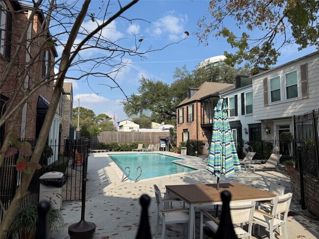 Photo - 3636 Lake St