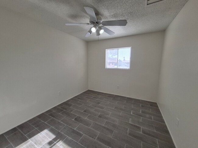 Photo - Large 4 Bed 2 Bath House