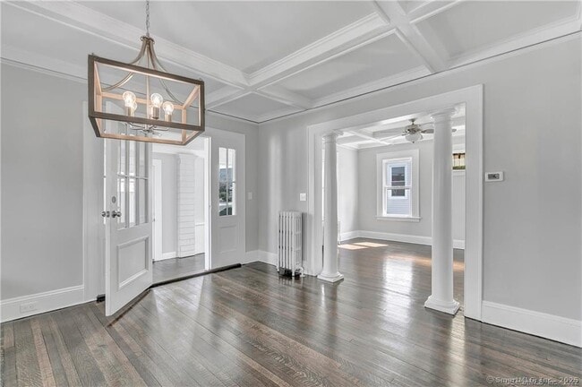 Photo - 2065 Barnum Ave