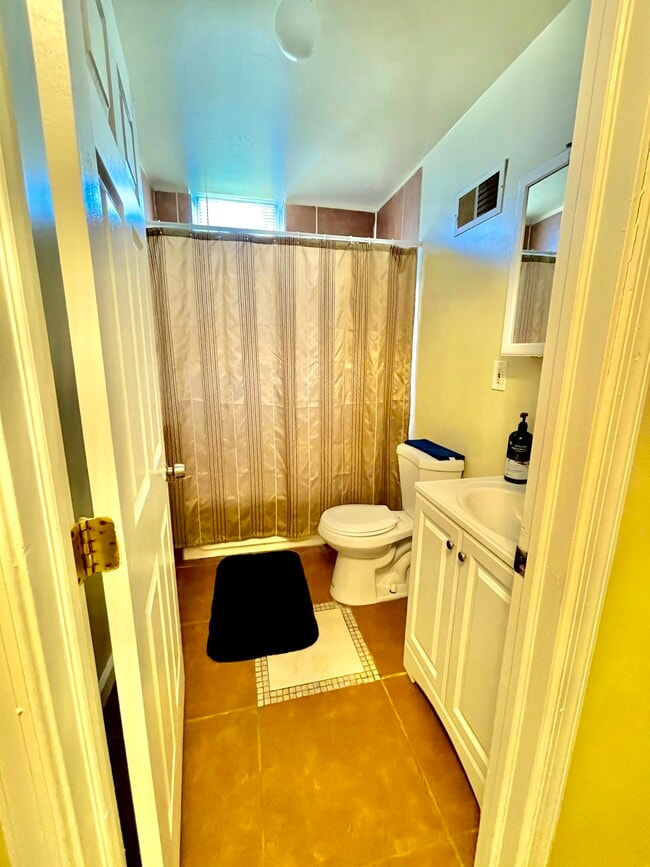 Photo - 4716 Chestnut St Unit B