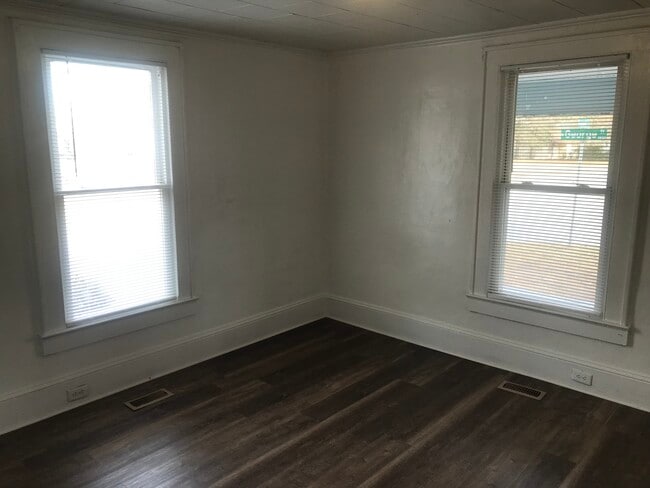 Photo - 1111 N George St