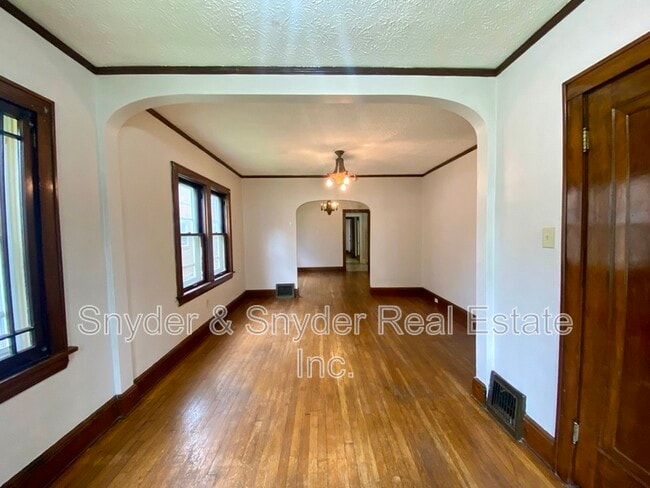 Photo - 689 Schiller Ave