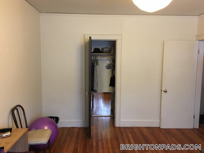 Photo - 2045 Commonwealth Ave Unidad 31