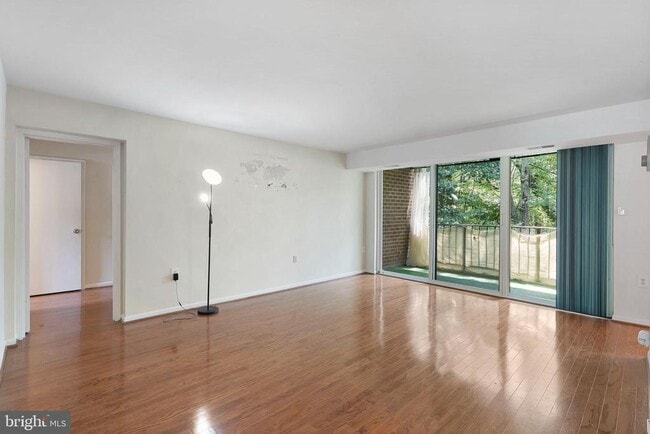Building Photo - 1423 Northgate Square Unit 23/21C